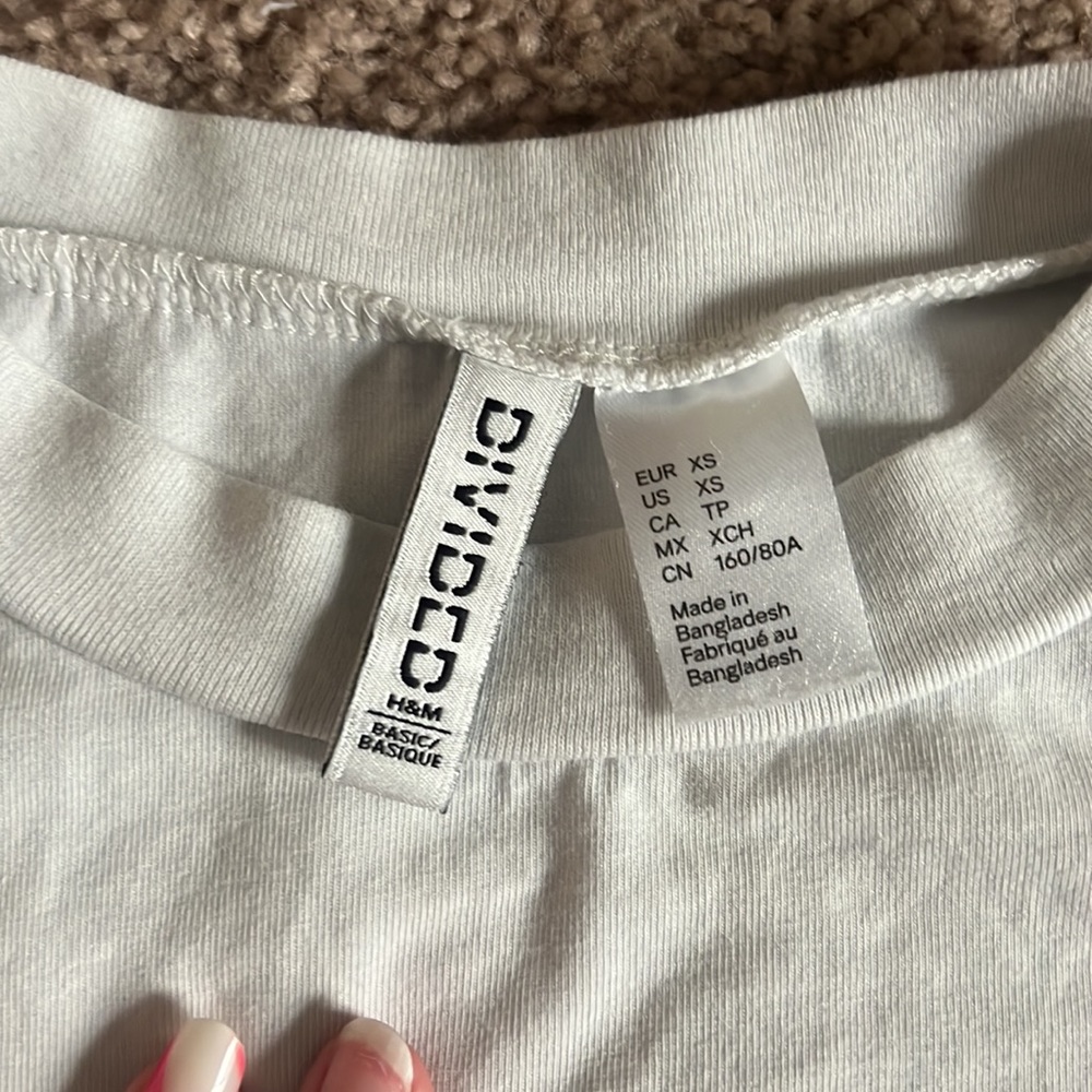 H&M basic white tee - Picture 2 of 2